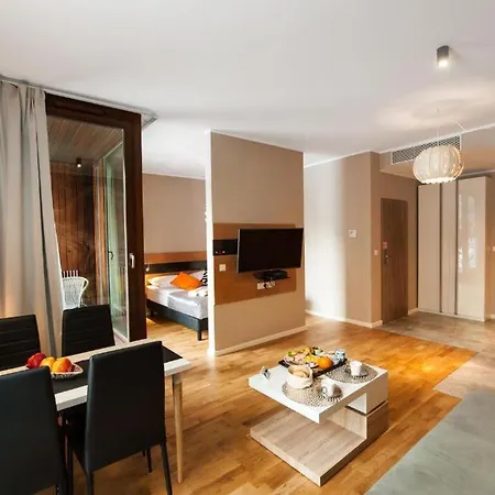 Deluxe Free Parking Warsaw