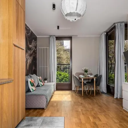 Deluxe Free Parking Apartment